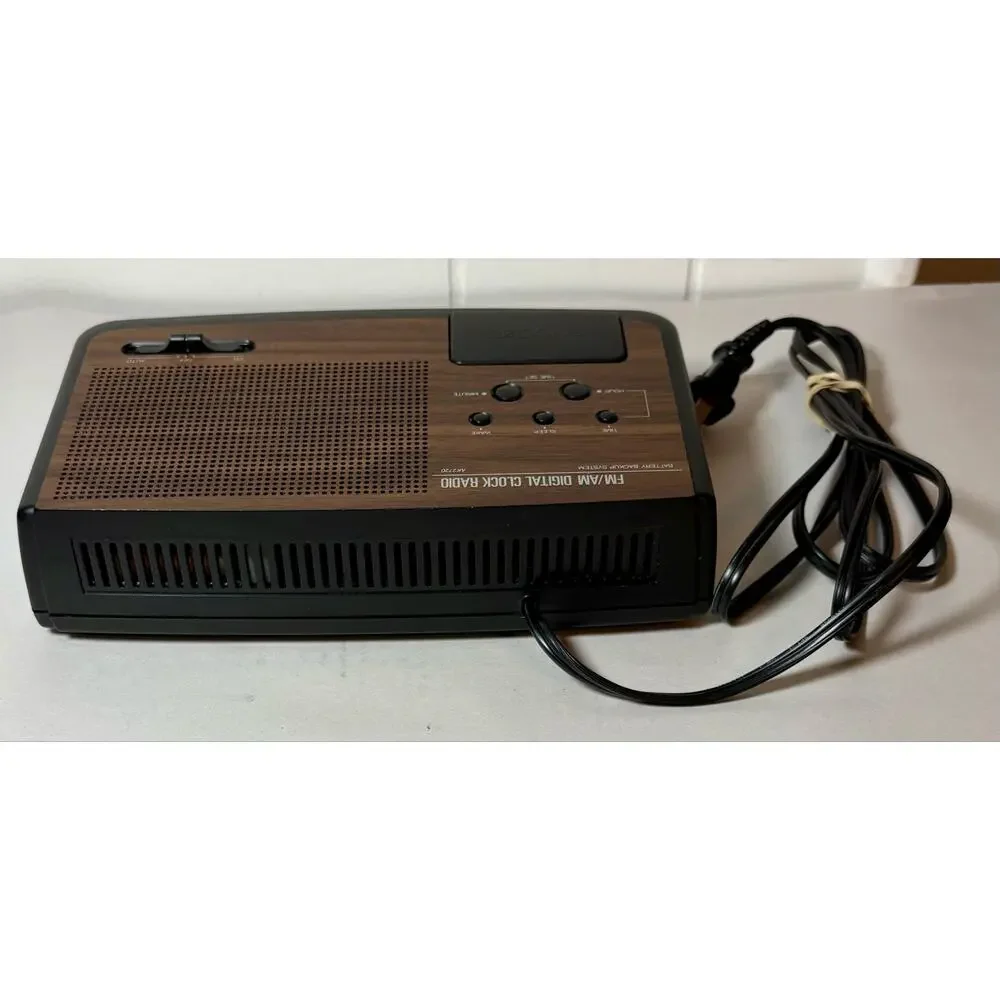 Vintage Emerson Woodgrain Tabletop Alarm Clock Radio AK2720- Teated & Working